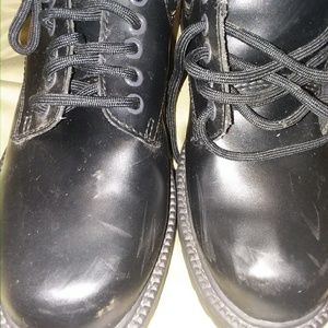 Heavy dutysafe step slip resistant thick sole shoe